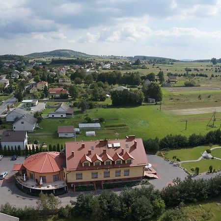Hotel & Restauracja Okraglak Хенціни Екстер'єр фото