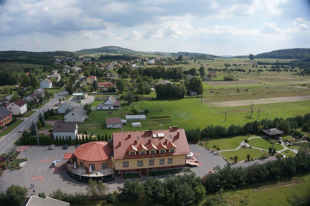 Hotel & Restauracja Okraglak Хенціни Екстер'єр фото
